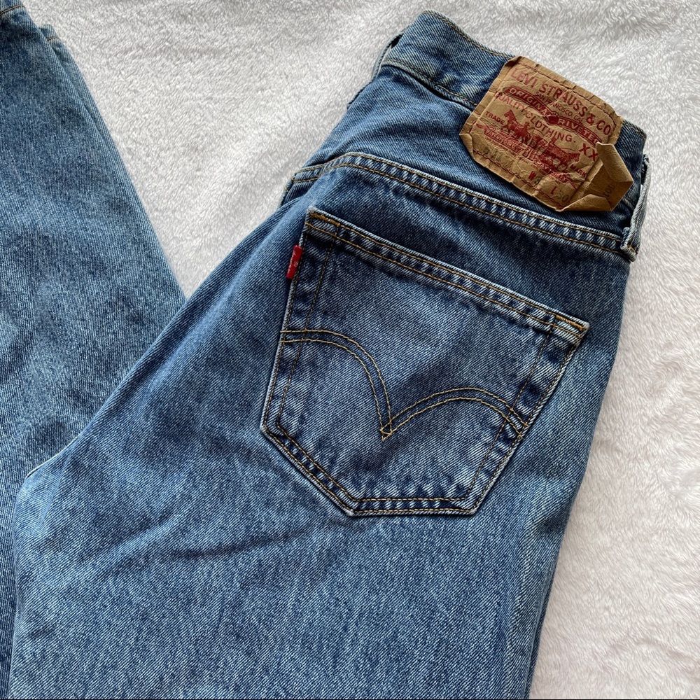 Levi’s vintage men’s 501 jeans sz 33x30 medium wash (LM14)
